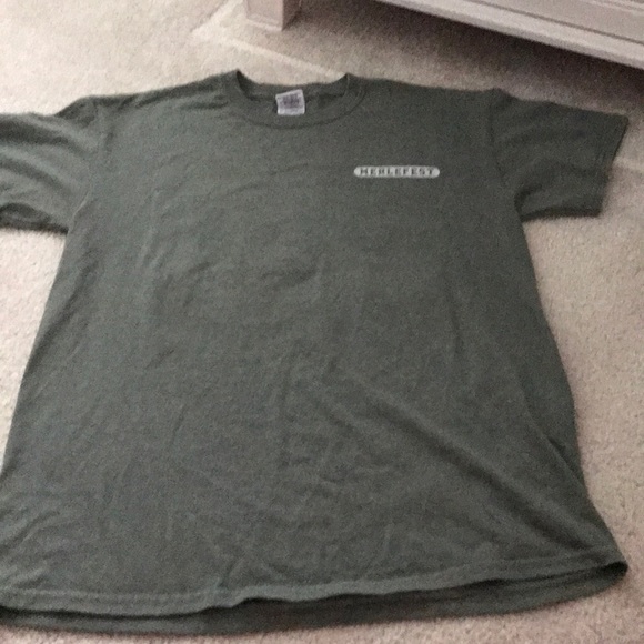 A navy green T-shirt - Picture 2 of 3